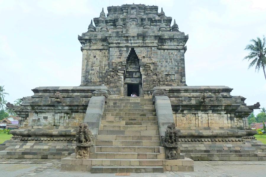 世界遺産ボロブドゥール遺跡ムンドゥッ寺院写真@インドネシア観光