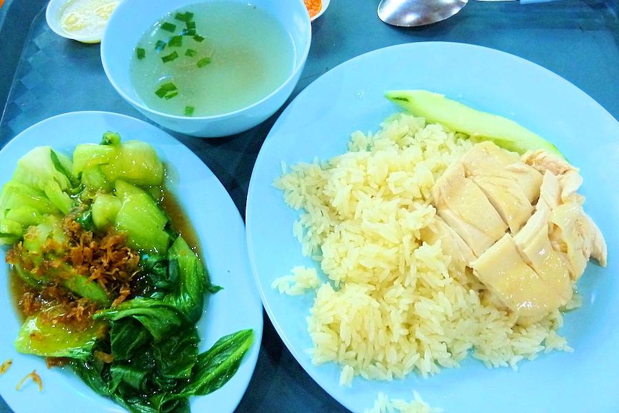 シンガポールの食事（チキンライスと空芯菜炒め）@シンガポール観光の写真