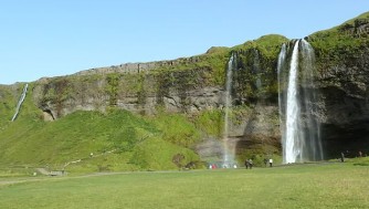 アイスランド旅行!ヘラで大自然と滝を日帰り観光!オーロラが本命。珍味ハカールはサメ臭い