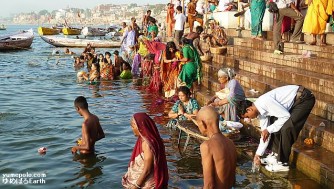 ヒンドゥー教と仏教の聖地!ガンガーで沐浴!派手な宗教儀式! in バラナシ(インド)
