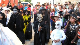 メキシコ旅行!死者の日の祭りはハロウィーンが起源?子供の仮装パレードがかわいい