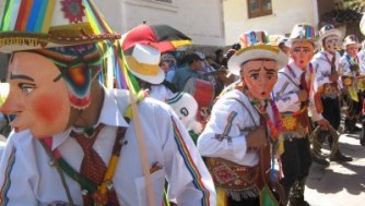 ピサックで天空インカ遺跡や聖女カルメン仮面祭りや民族衣装市場を観光!ペルー旅行記