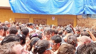 トマト祭りの狂気混沌!ラ・ロンハ in ブニョール、バレンシア(スペイン)