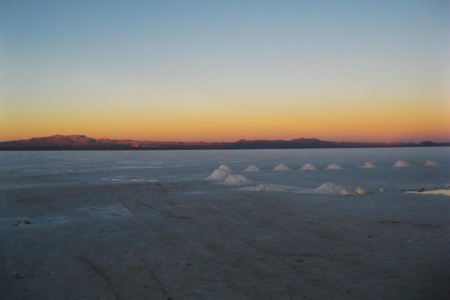観光ウユニ塩湖/塩原(Salar de Uyuni)(ランチ込み観光5時間)(標高3700m)の写真