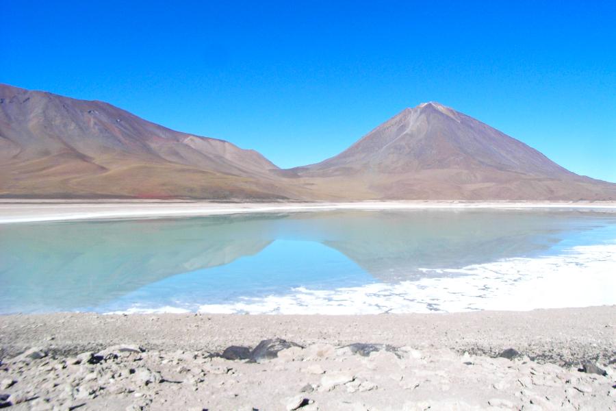 観光ベルデ湖(Laguna Verde)(標高4300m)(観光15分)の写真