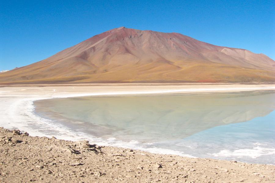 観光ベルデ湖(Laguna Verde)(標高4300m)(観光15分)の写真