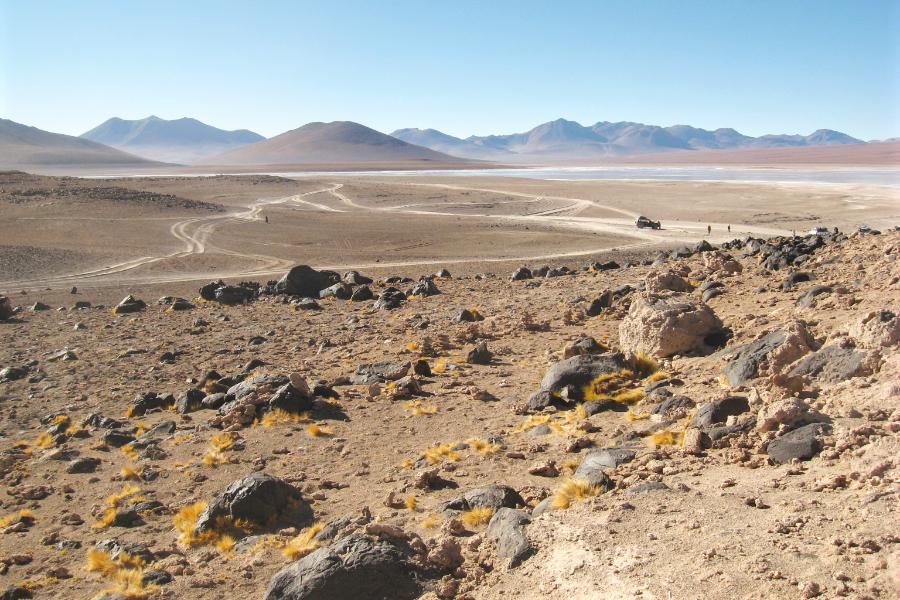 観光ベルデ湖(Laguna Verde)(標高4300m)(観光15分)の写真