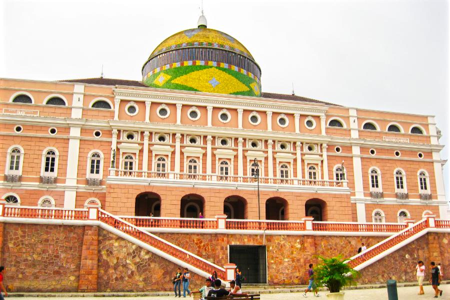 観光世界遺産マナウスのアマゾナス劇場(Teatro Amazonas)とサンセバスチャン広場(観光15分)の写真