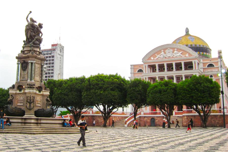観光世界遺産マナウスのアマゾナス劇場(Teatro Amazonas)とサンセバスチャン広場(観光15分)の写真