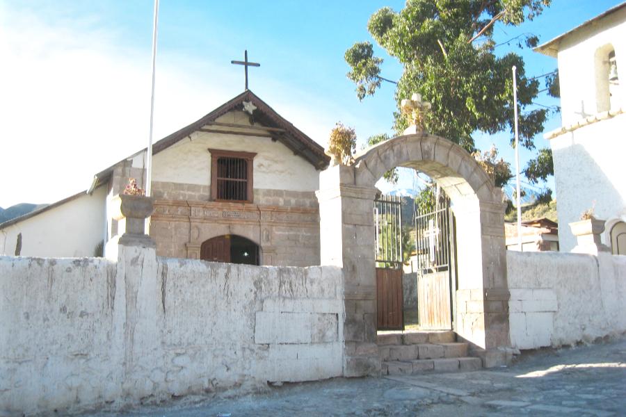 観光遺産候補プトゥレ(Putre)のサン･イルデフォンソ教会(Iglesia de San Ildefonso)(標高3,500m)(観光10分)の写真