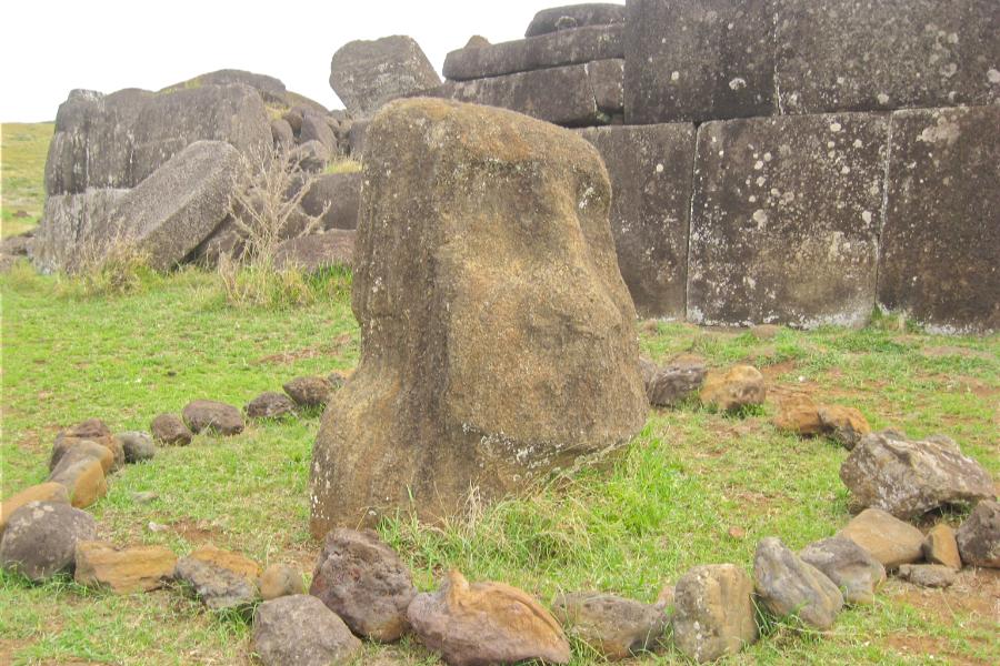 観光世界遺産アフ･ビナプ(Ahu Vinapu)(観光30分)の写真6