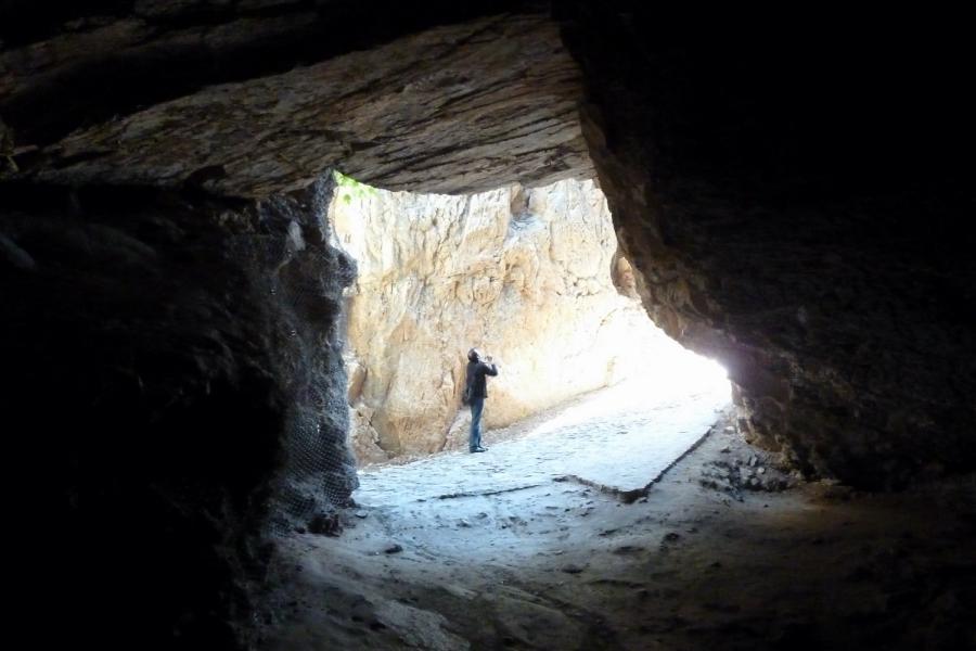 観光世界遺産周口店の北京原人遺跡((ジョウコウディエン ペイチンレン イージー)(観光3時間)の写真