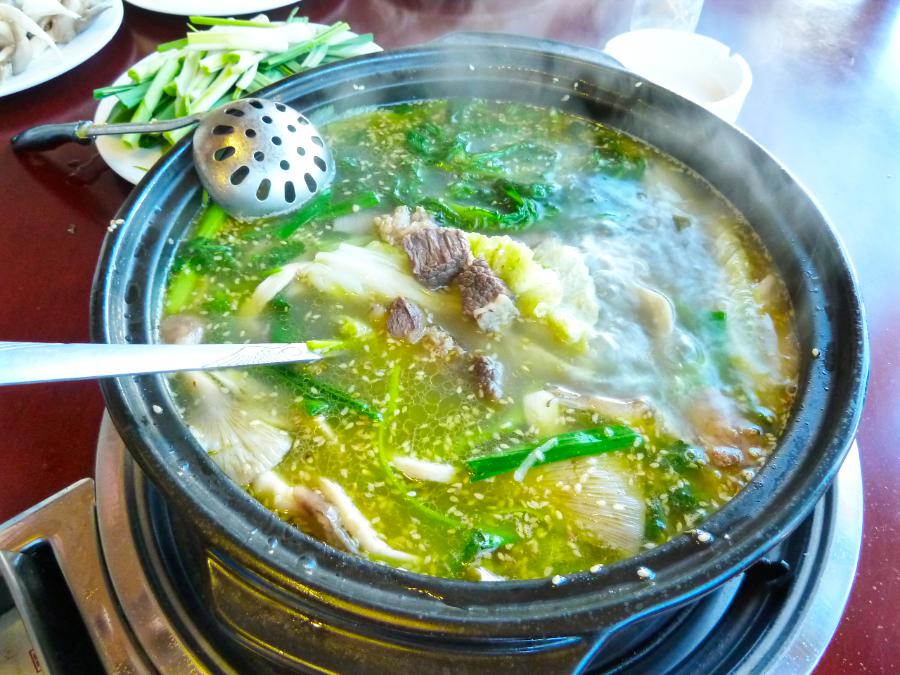 シャングリラでのチベット料理と中華料理の写真