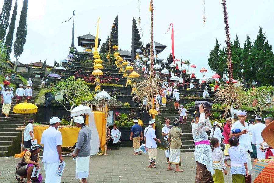 バリ島のブサキ寺院の大階段の写真@インドネシア観光