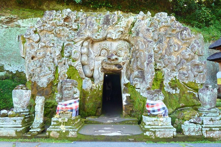 バリ島のウブドのゴアガジャ石窟寺院の写真@インドネシア観光