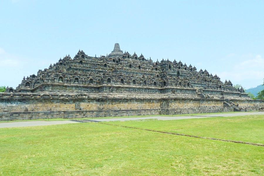 世界遺産ボロブドゥール寺院遺跡の全体写真@インドネシア観光