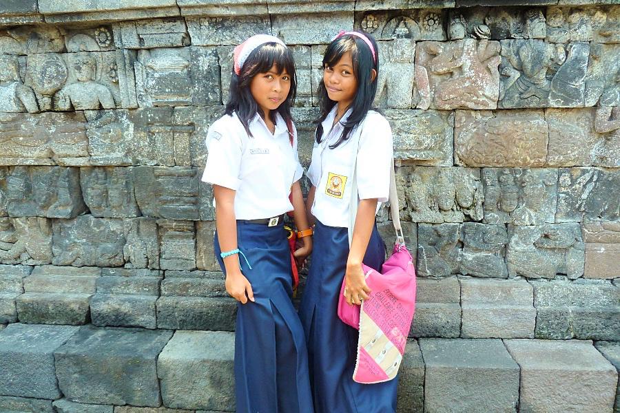 世界遺産ボロブドゥール寺院遺跡の地元女子校生JK写真@インドネシア観光