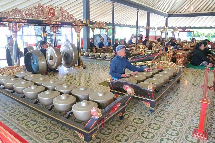 ジョグジャカルタの王宮クラトンの伝統音楽演奏@インドネシア観光/写真