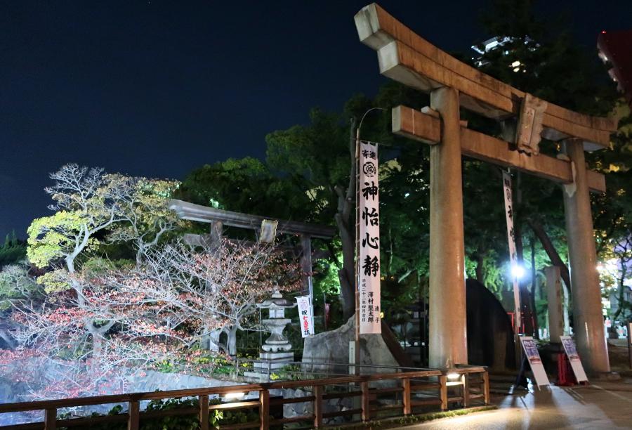 観光小倉城と八坂神社の一ノ鳥居の写真