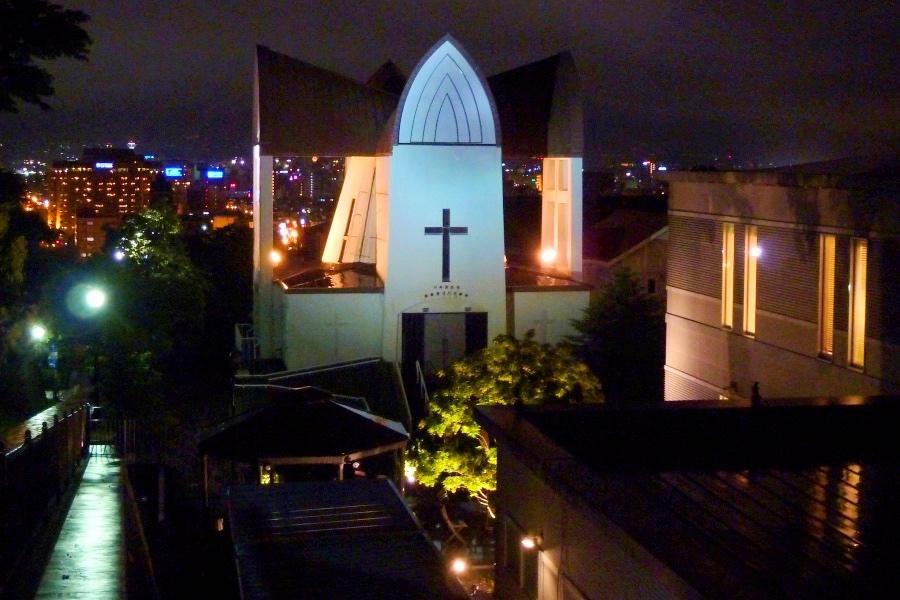 北海道 函館の函館聖ヨハネ教会のライトアップ写真