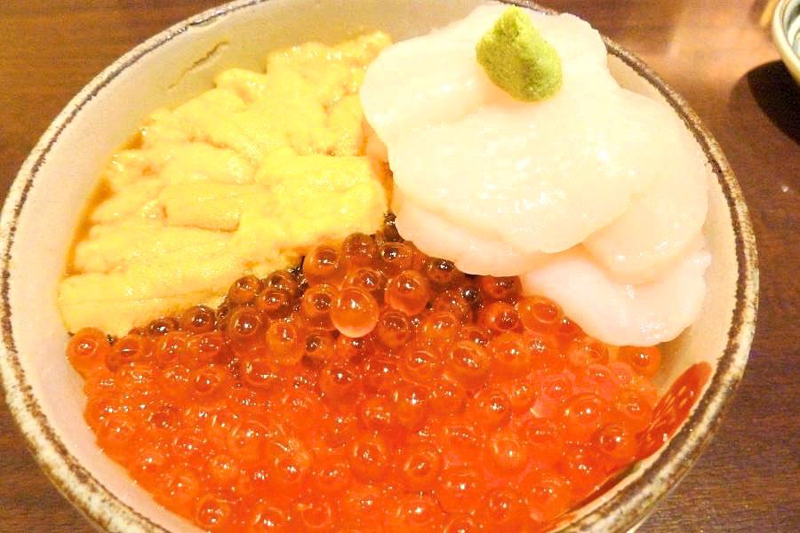 北海道 函館の金森赤レンガ倉庫のきくよ食堂で豪華海鮮丼の写真