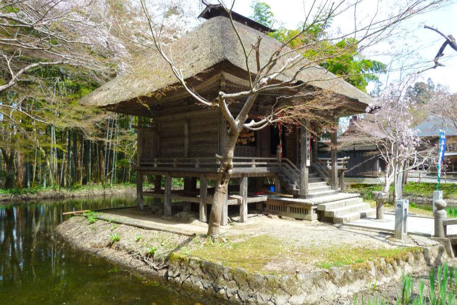 世界遺産 平泉の弁財天堂の写真