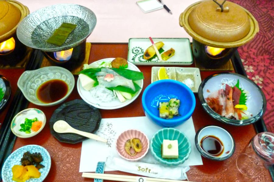 一ノ関のホテル「厳美渓温泉 滝の湯 いつくし園」の夕食の写真