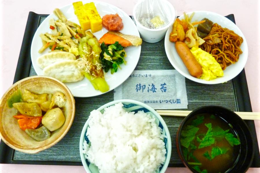 一ノ関のホテル「厳美渓温泉 滝の湯 いつくし園」の朝食バイキングの写真