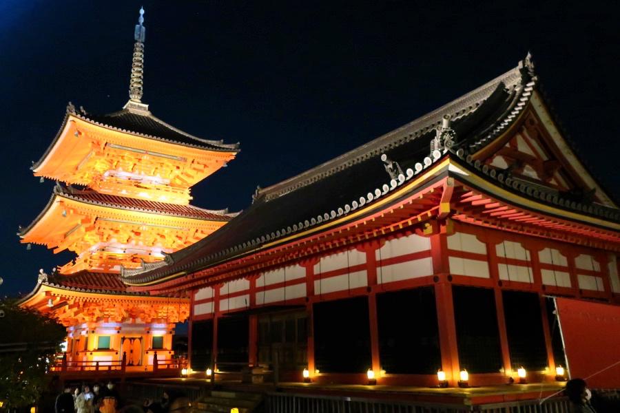 世界遺産 京都の清水寺ライトアップ観光写真@京都旅行