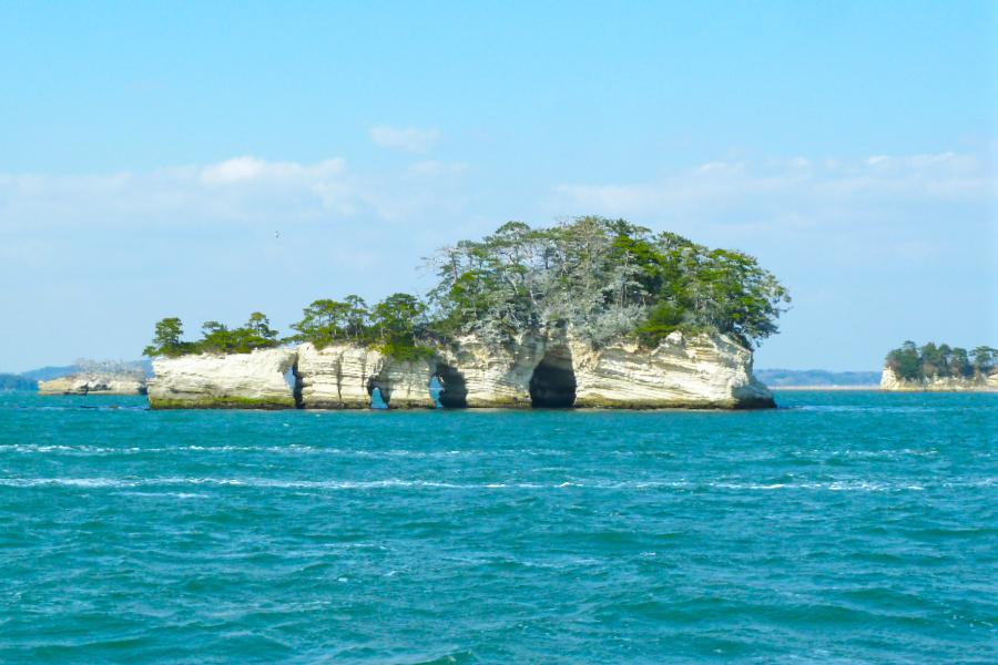 松島の遊覧船クルーズの鐘島の写真