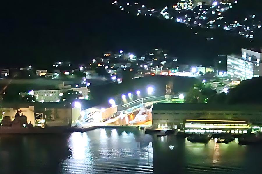 観光世界遺産長崎造船所 ジャイアント･カンチレバークレーン、第三ドック(軍艦島クルーズ船から)の写真