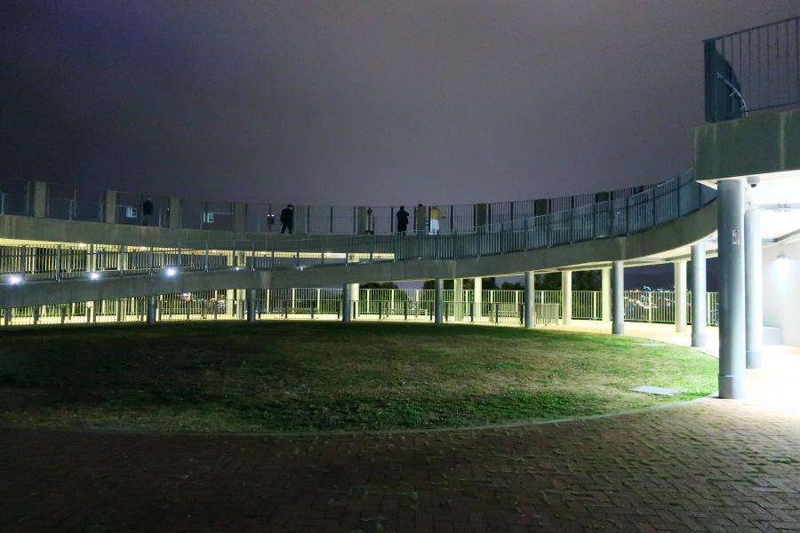観光鍋冠山公園(なべかんむりやま こうえん)(標高169m)の夜景展望台の写真