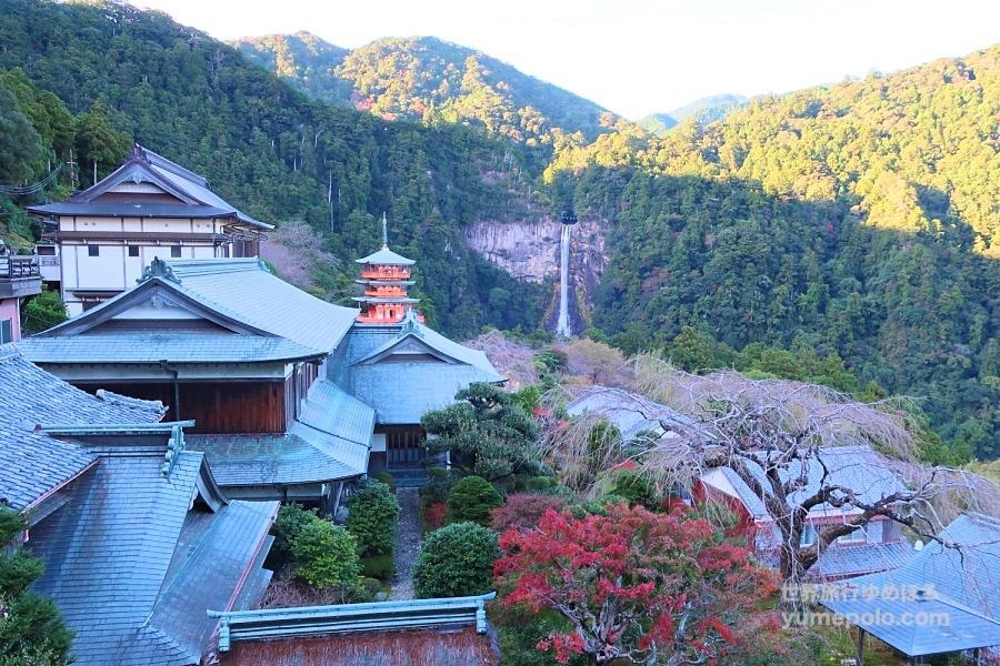 世界遺産 青岸渡寺の三重塔と那智滝の写真@熊野三山観光/和歌山旅行