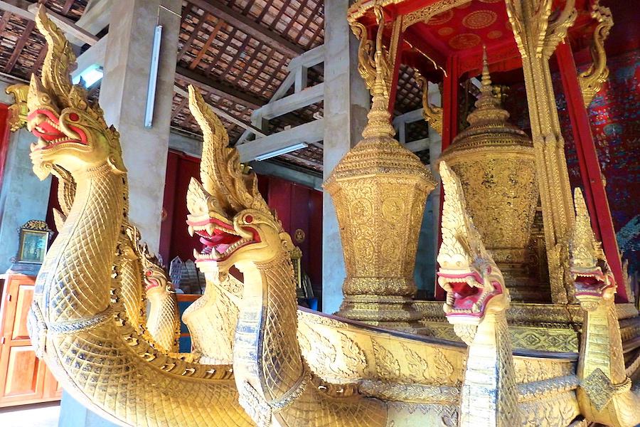 世界遺産ルアン・パバンの町のワット・シェントーン寺院に保管された1960年のシーサワンウォン王の霊柩車@ラオス観光/写真