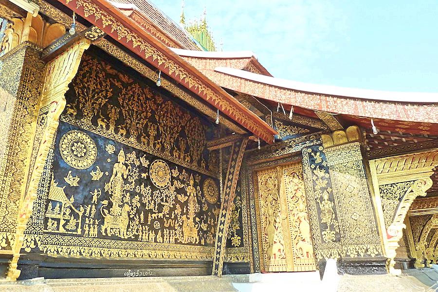 世界遺産ルアン・パバンの町のワット・シェントーン寺院の壁面モザイク@ラオス観光/写真