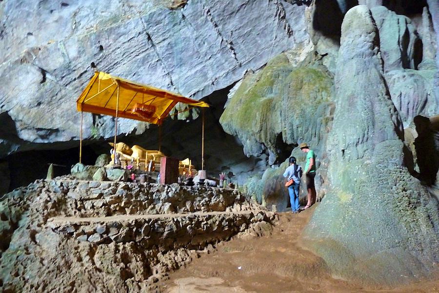 ヴァンヴィエンのプーカム洞窟（poukham cave）@ラオス観光/写真