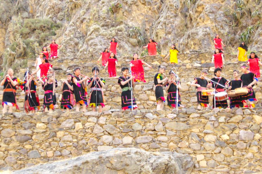 観光オリャンタイライミ当日(合唱と民族劇が2時間。民族衣装ダンスが1時間)(標高2,750m)の写真