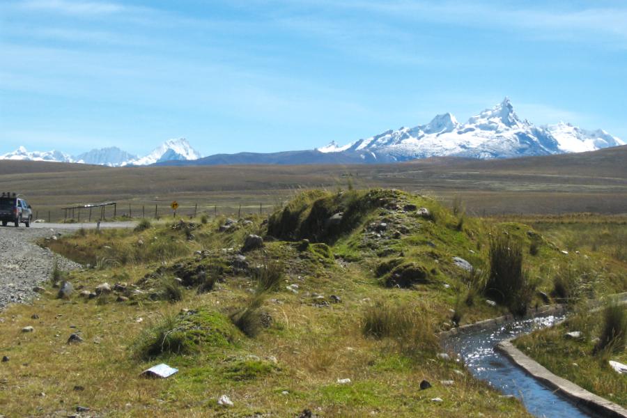 観光世界遺産ワスカラン国立公園 ケロコチャ湖(Laguna Querococha)(標高3980m)(観光20分)の写真