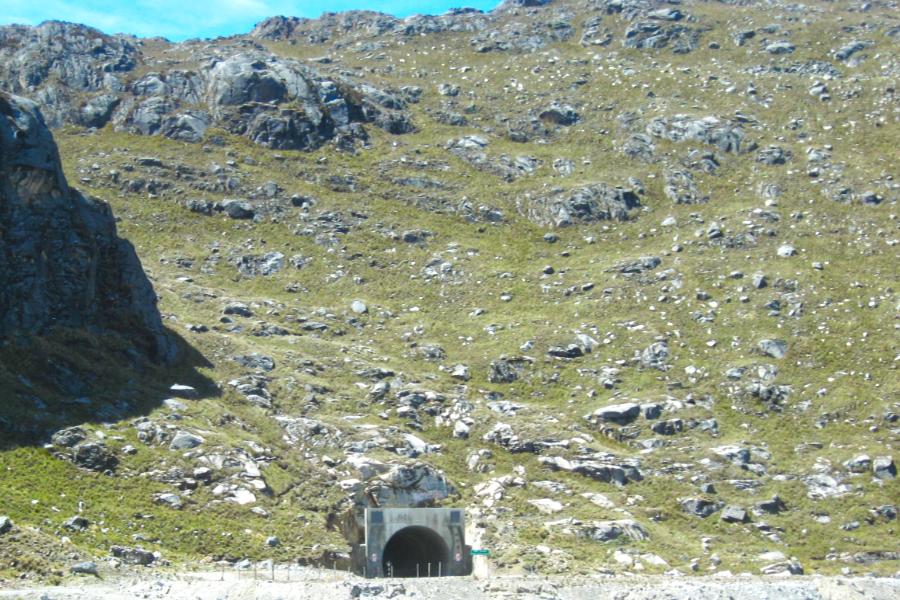 観光カウィッシュ・トンネル(Tunel Kahuish)(標高約4516m)の写真