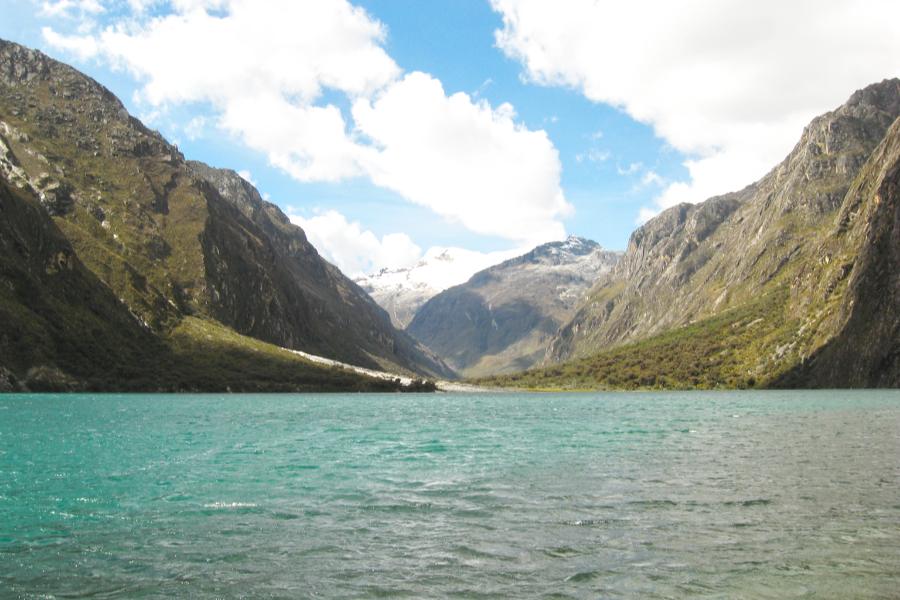 観光世界遺産ワスカラン国立公園(Huascaran) ヤンガヌコ谷(Llanganuco)のチナンコチャ湖(Laguna Chinancocha)(標高3850m)(観光1時間)の写真