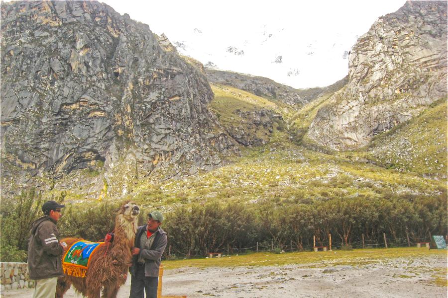 観光世界遺産ワスカラン国立公園(Huascaran) ヤンガヌコ谷(Llanganuco)のチナンコチャ湖(Laguna Chinancocha)(標高3850m)(観光1時間)の写真