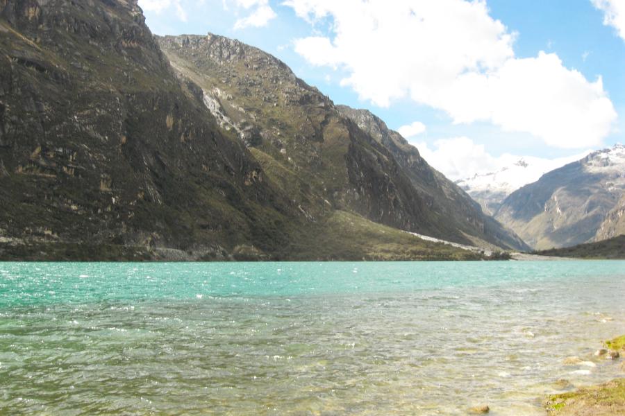 観光世界遺産ワスカラン国立公園(Huascaran) ヤンガヌコ谷(Llanganuco)のチナンコチャ湖(Laguna Chinancocha)(標高3850m)(観光1時間)の写真