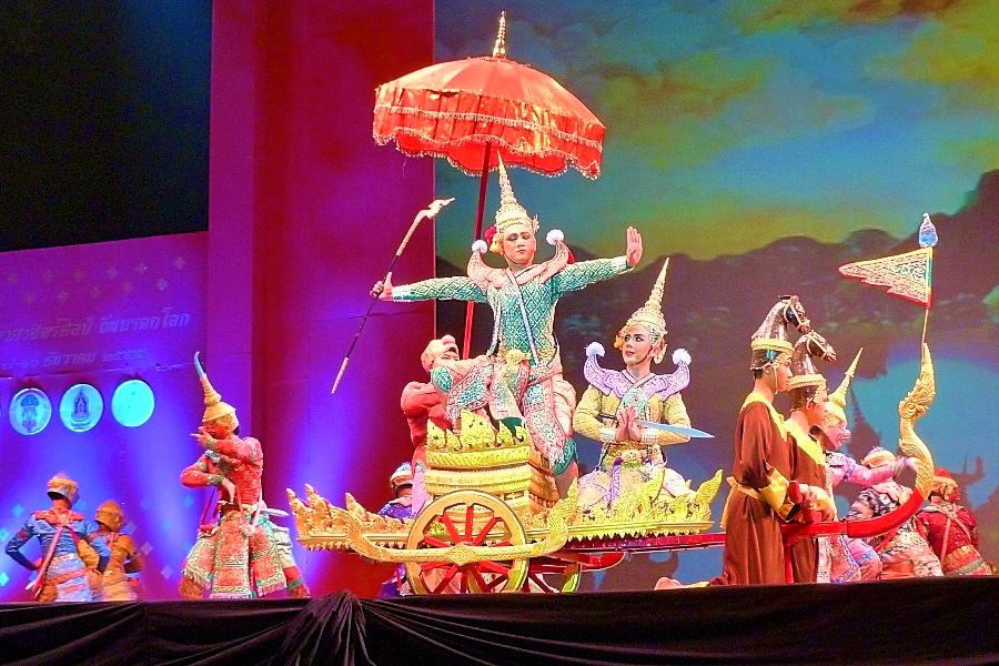 アユタヤーのローイクラトン祭りの伝統舞台劇の写真@タイ観光