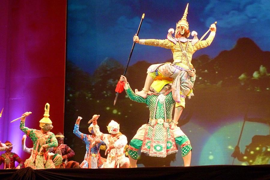 アユタヤーのローイクラトン祭りの伝統舞台劇の写真@タイ観光
