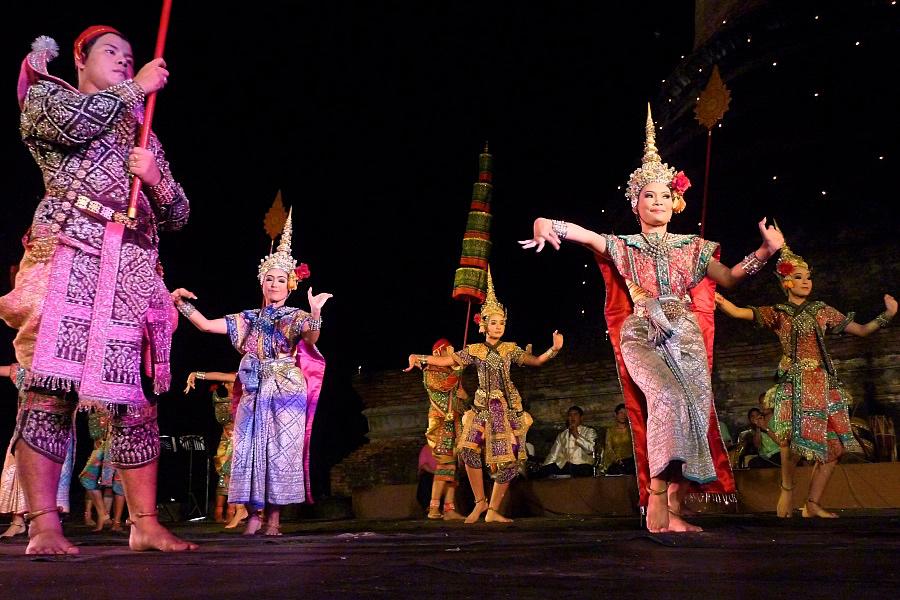 スコータイのローイ・クラトン祭りのスコタイ歴史劇の写真@タイ観光