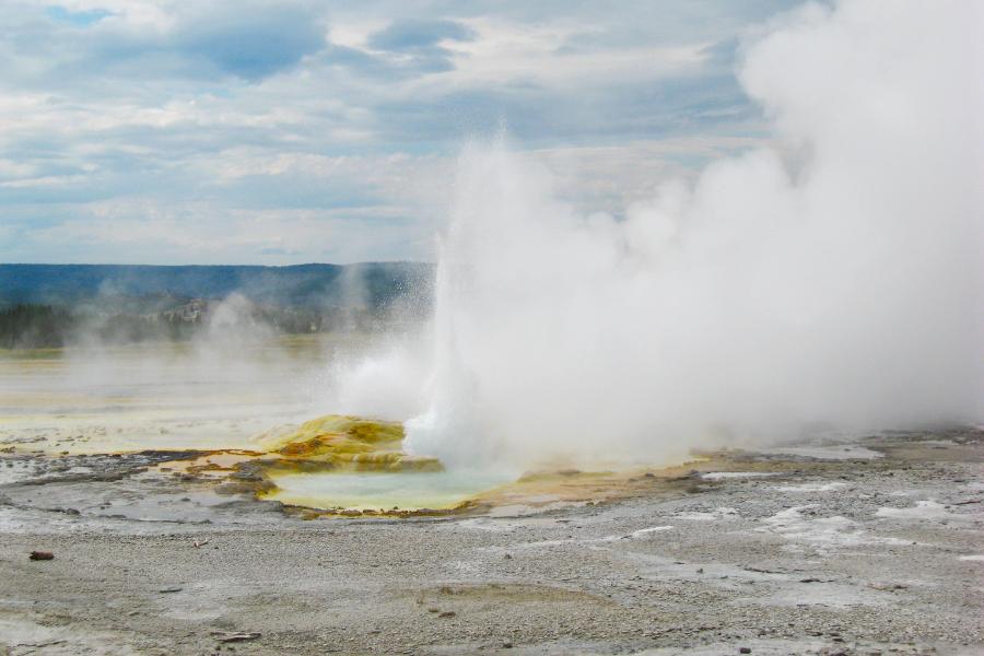 観光世界遺産ロウアー・ガイザー・ベイスン(Lower Geyser Basin)の写真