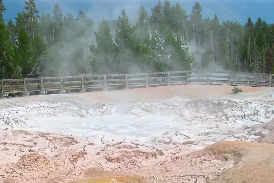 観光世界遺産ロウアー・ガイザー・ベイスン(Lower Geyser Basin)の写真