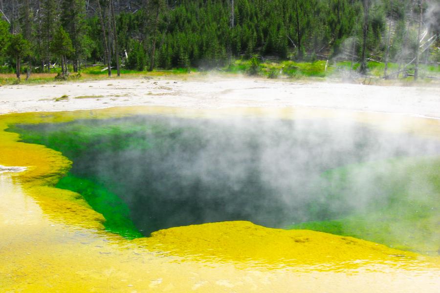 観光世界遺産ブラック・サンド・ベイスン(Black Sand Basin)の写真