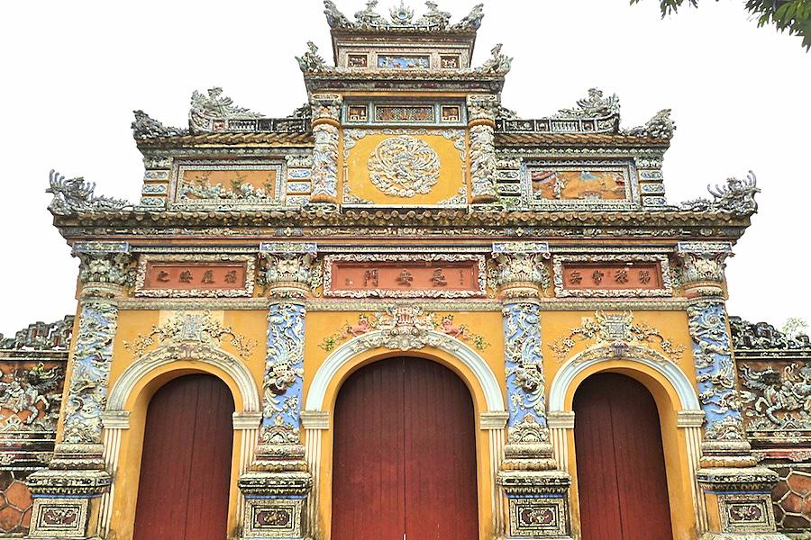 フエの阮朝王宮の門@ベトナム観光/写真