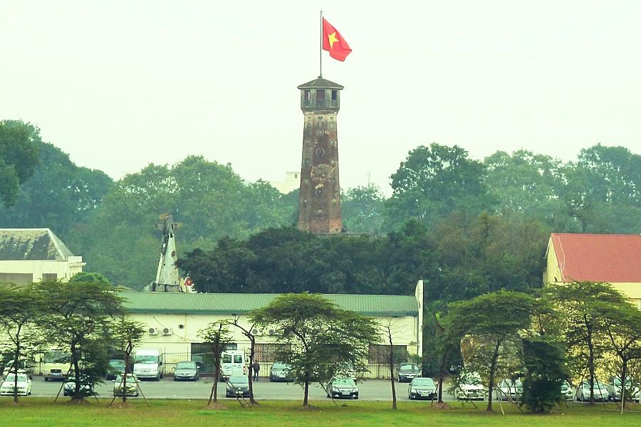 ハノイのタンロン遺跡の国旗掲揚塔@ベトナム観光/写真